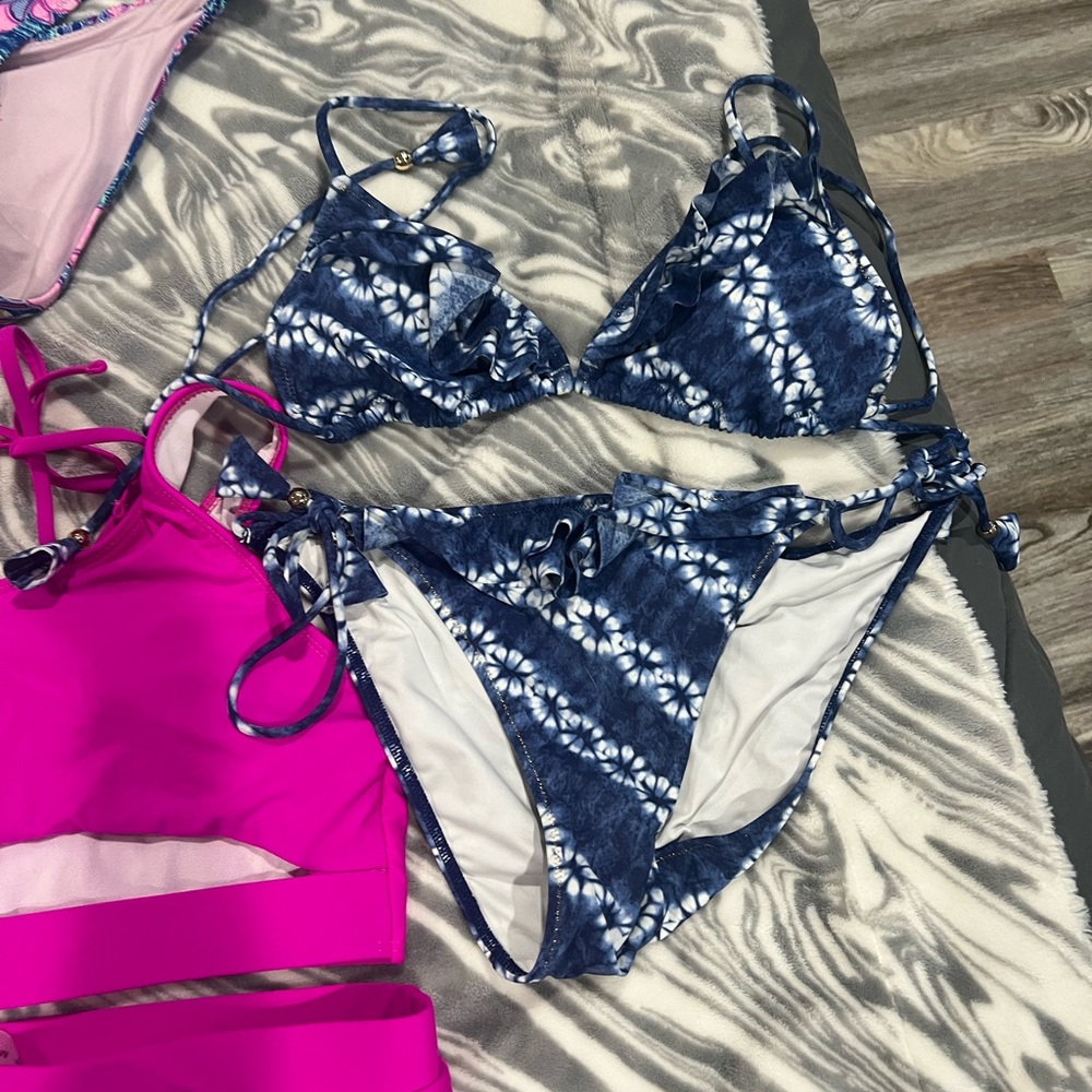 Triangle Victoria’s Secret bikini